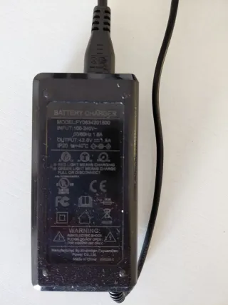 Cargador Batería Patinete Eléctrico 42V 1.5A