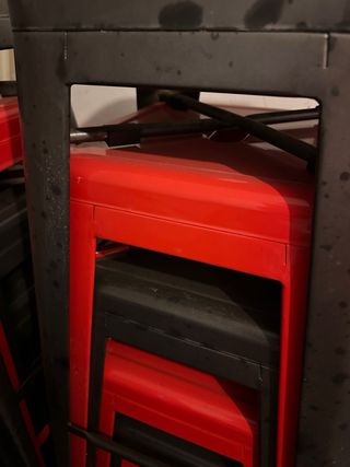 Taburetes Altos Metal Gris y Rojo