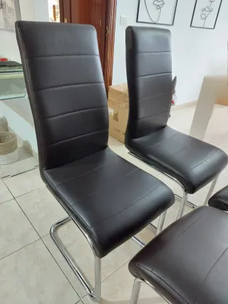 Juego de 4 sillas comedor cocina.