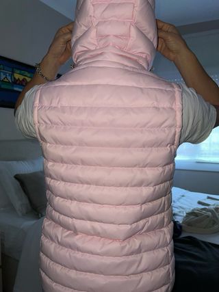 Chaleco de plumas tommy rosa nunca usado