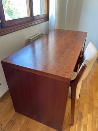 Scrivania in legno massello con sedia