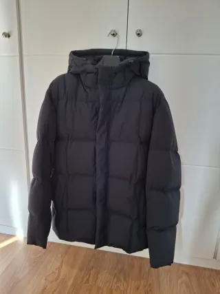 Plumífero hombre azul marino