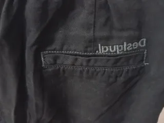 Pantalón Desigual negro con dibujo