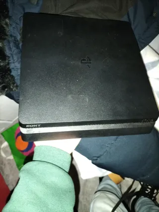 Consola Sony PS4 Negra precio de 100 a 110