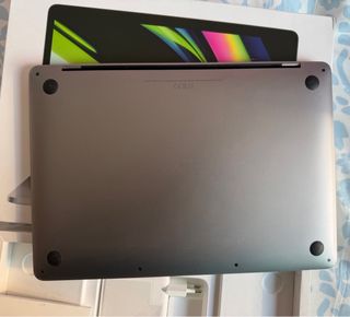 MacBook Pro M2 13” 2022 8GB RAM 500GB SSD