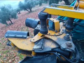 Tractor Renault Aries 610 X con paraguas