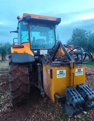 Tractor Renault Aries 610 X con paraguas