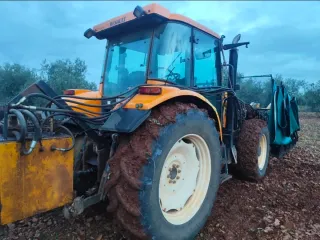 Tractor Renault Aries 610 X con paraguas
