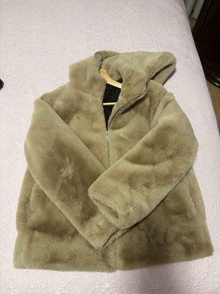 Abrigo mujer tipo pelo beige con capucha – Talla 4