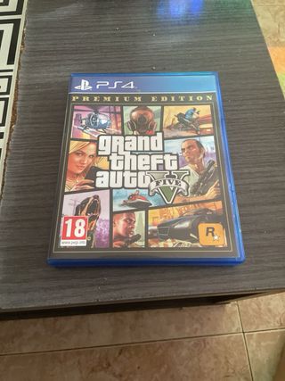 PS4 seminueva, 2 mandos y 9 juegos