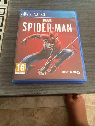 PS4 seminueva, 2 mandos y 9 juegos