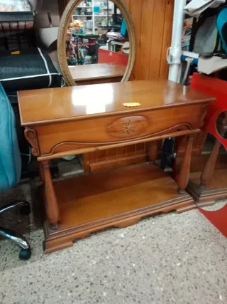 Mesa de madera estilo clásico