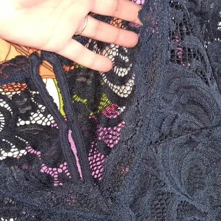 Vestido elegante azul marino con detalle en fucsia