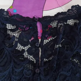 Vestido elegante azul marino con detalle en fucsia
