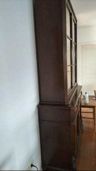 Vitrina antigua de madera y cristal