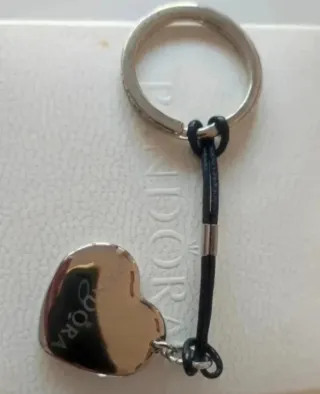 Cordón llavero y pendiente Pandora