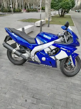 Yamaha Thundercat Azul y Blanca