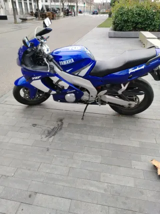 Yamaha Thundercat Azul y Blanca