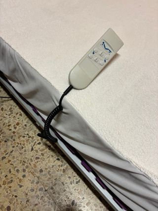 Cama articulada metálica y de madera