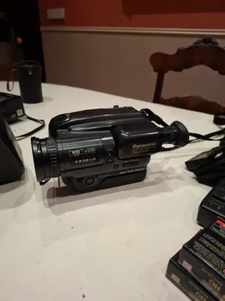 2 Fotocamere Nikon, Panasonic + Videocamera Panasonic