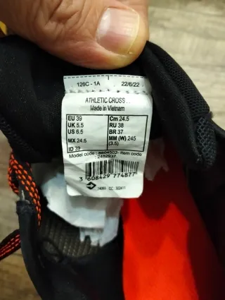 Zapatillas atletismo clavos negras y naranjas