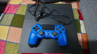 PS4 (PlayStation 4) + 4 Juegos