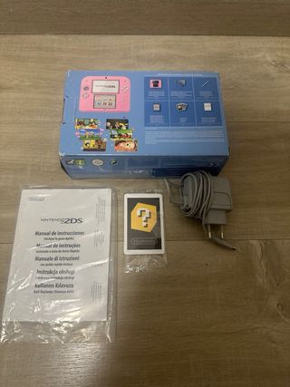 Nintendo 2DS Rosa + Tomodachi Life