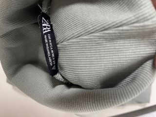 Jersey Zara verde cuello alto