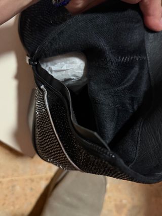 Botines negros con pedrería plateada