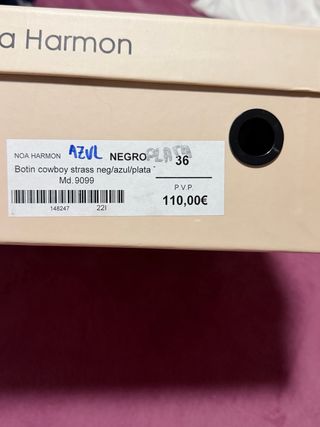 Botines negros con pedrería plateada