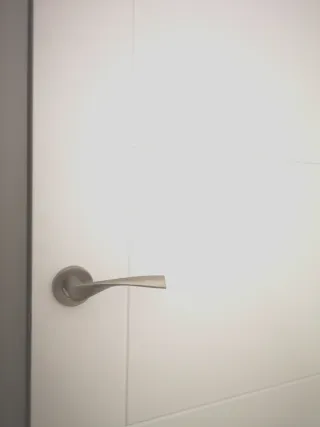 Puertas madera blancas lacadas