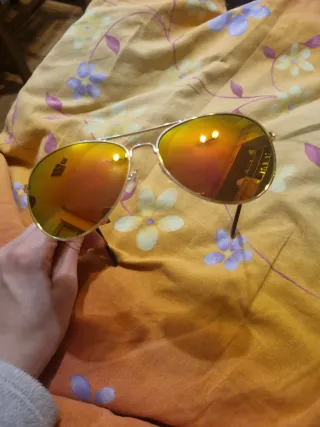 Gafas de sol aviador doradas