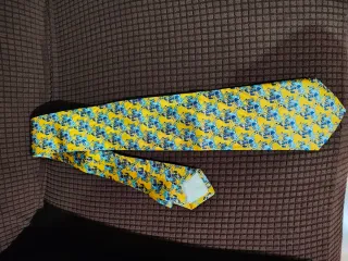(SOLO envíos) Corbata seda estampado ecuestre