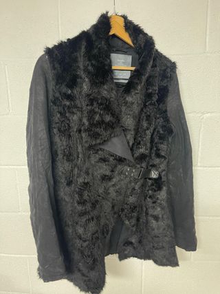 Abrigo Bershka Negro Talla M