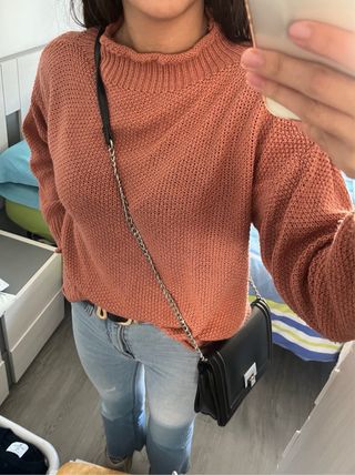 Bolso negro con cierre metálico