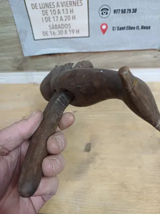 Antiguo y raro Cascanueces de madera tallada