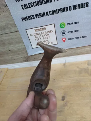 Antiguo y raro Cascanueces de madera tallada