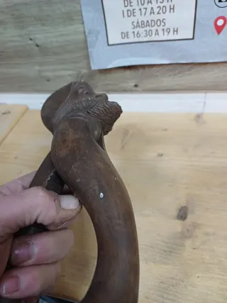 Antiguo y raro Cascanueces de madera tallada