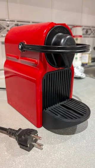 Cafetera Nespresso Krups Inissia Roja