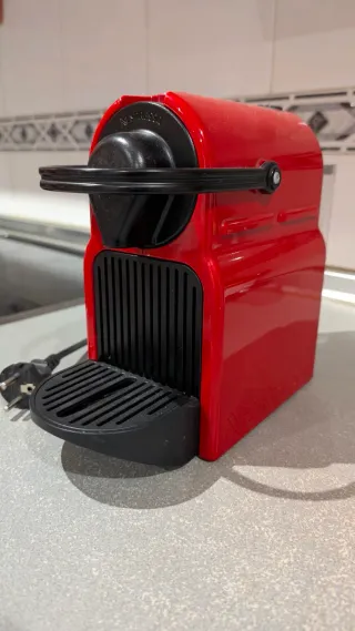 Cafetera Nespresso Krups Inissia Roja