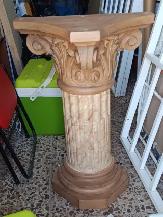 Columna decorativa.