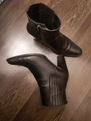 Botines de piel negros