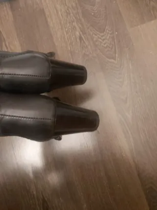 Botines de piel negros