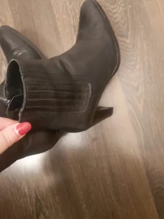 Botines de piel negros