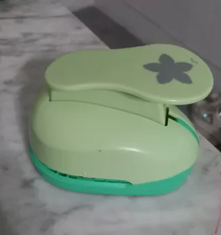 Perforatrice a forma di fiore