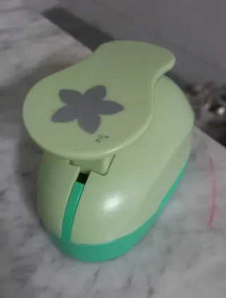 Perforatrice a forma di fiore