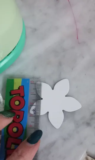 Perforatrice a forma di fiore