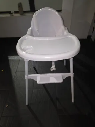 Trona de bebé blanca