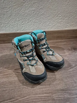 Zapatillas de montaña Boriken marrones y turquesa