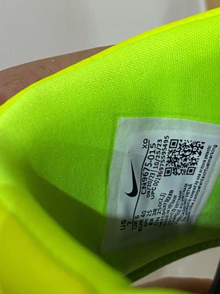 Chanclas Nike Negro y Amarillo